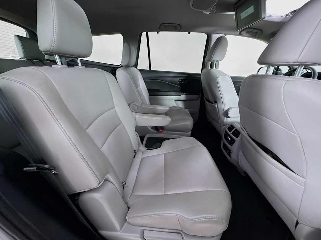 Used Car 2020 Honda Pilot  Touring For Sale Under $30,000 In Austin, Texas