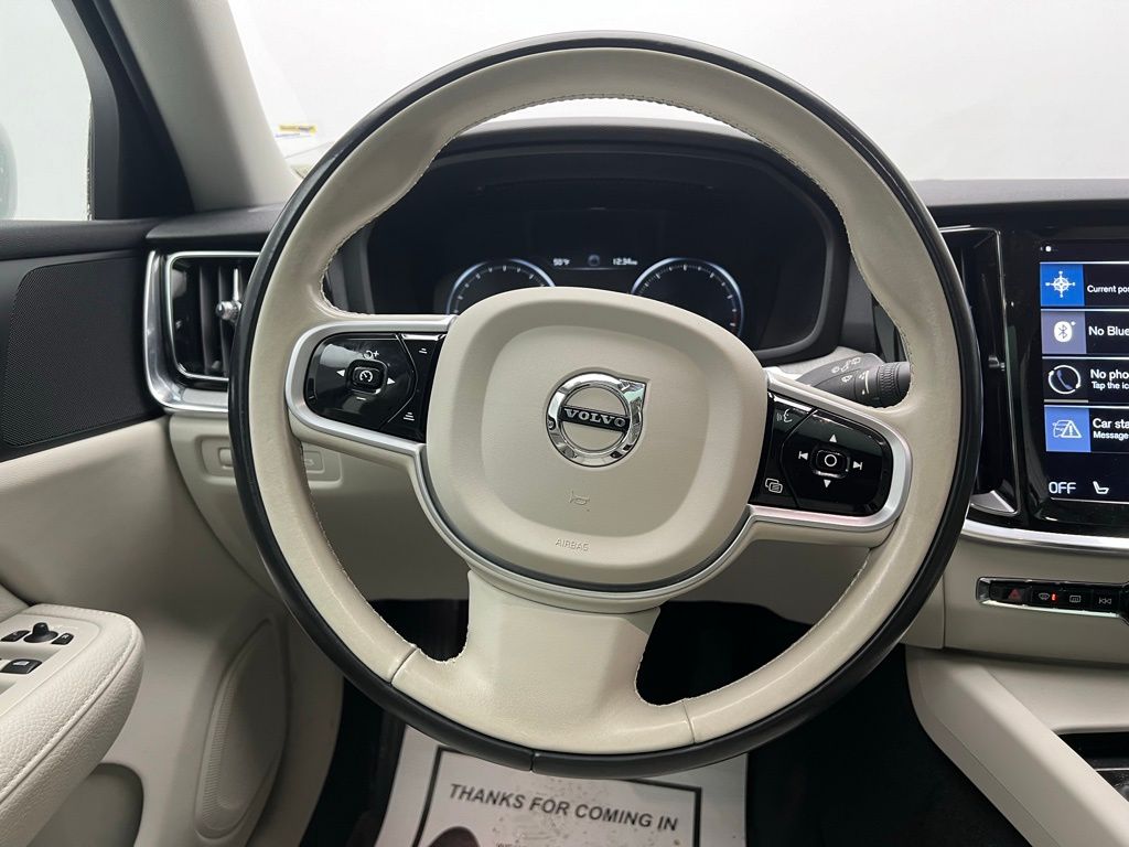 Thumbnail: 2022 Volvo S60 - 17