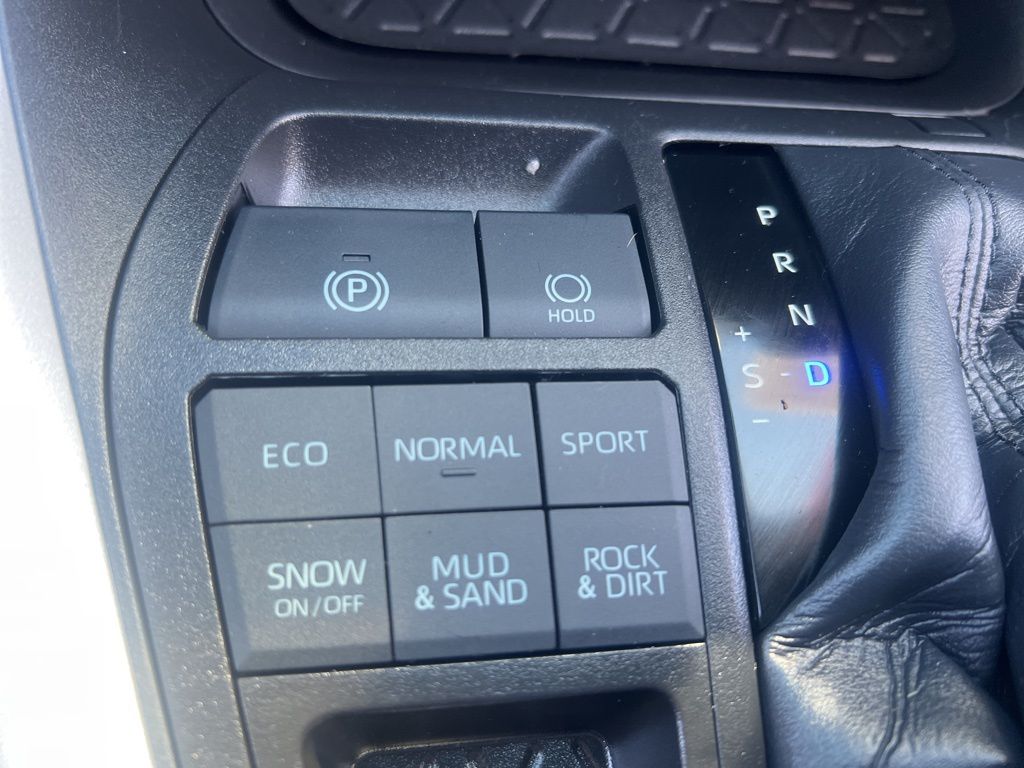 2022 Toyota RAV4 XLE Premium photo