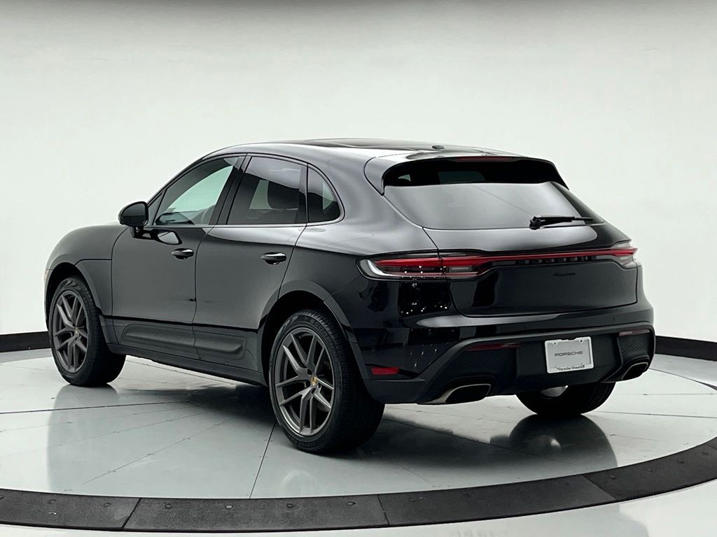 Thumbnail: 2023 Porsche Macan - 3