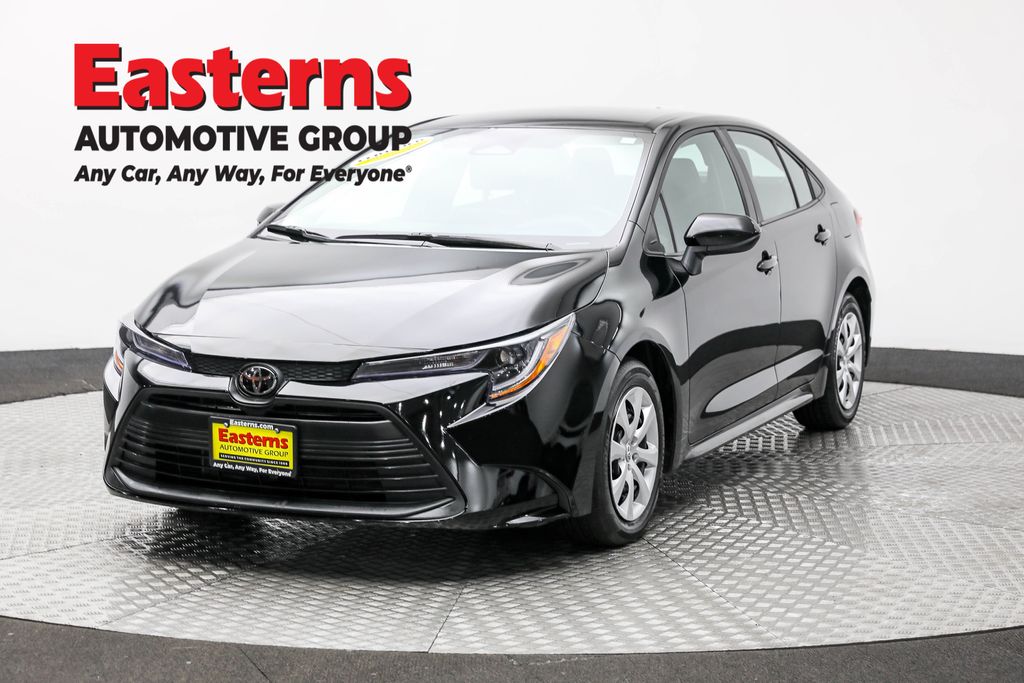 2024 Toyota Corolla LE's photo