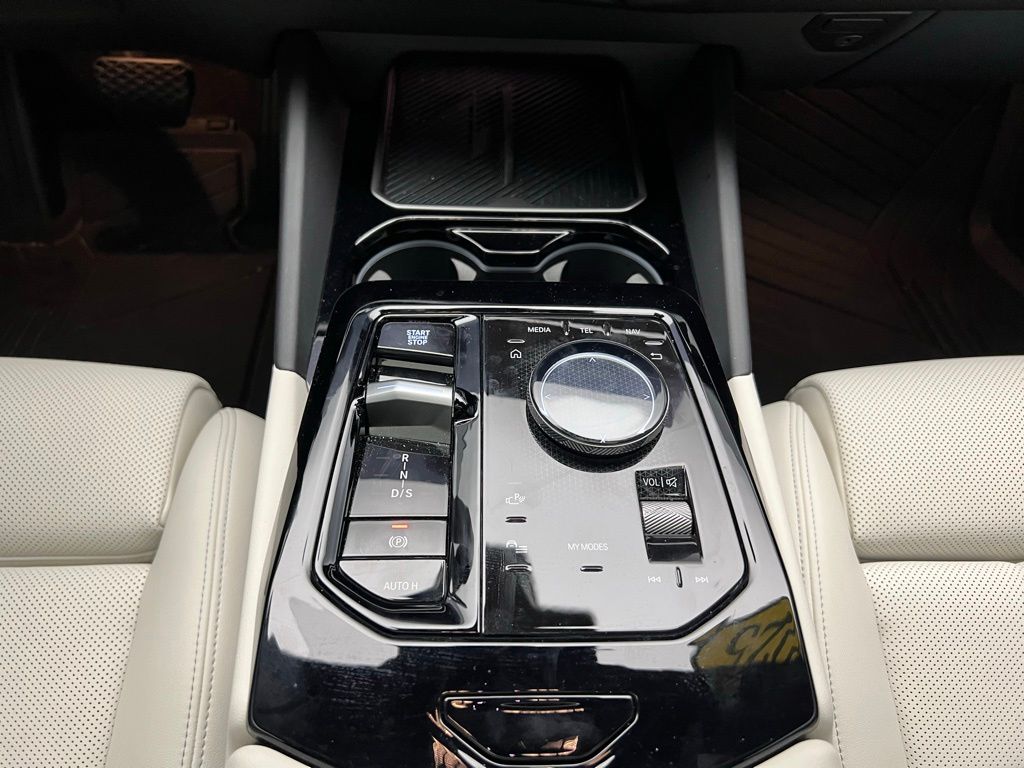Thumbnail: 2025 BMW 5 Series - 11