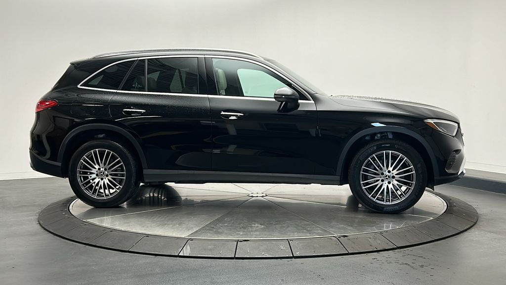 2024 Mercedes-Benz GLC 300 8