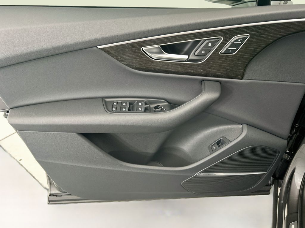Thumbnail: 2026 Audi Q7 - 23