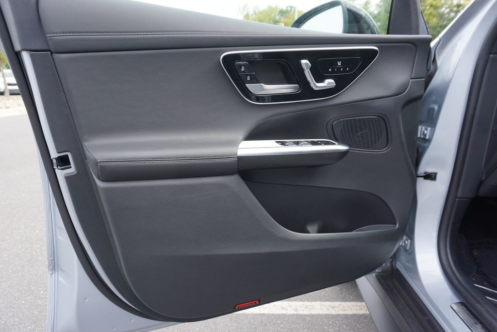 Thumbnail: 2025 Mercedes-Benz GLC - 22