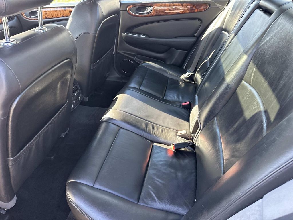 Thumbnail: 2005 Jaguar XJ - 24