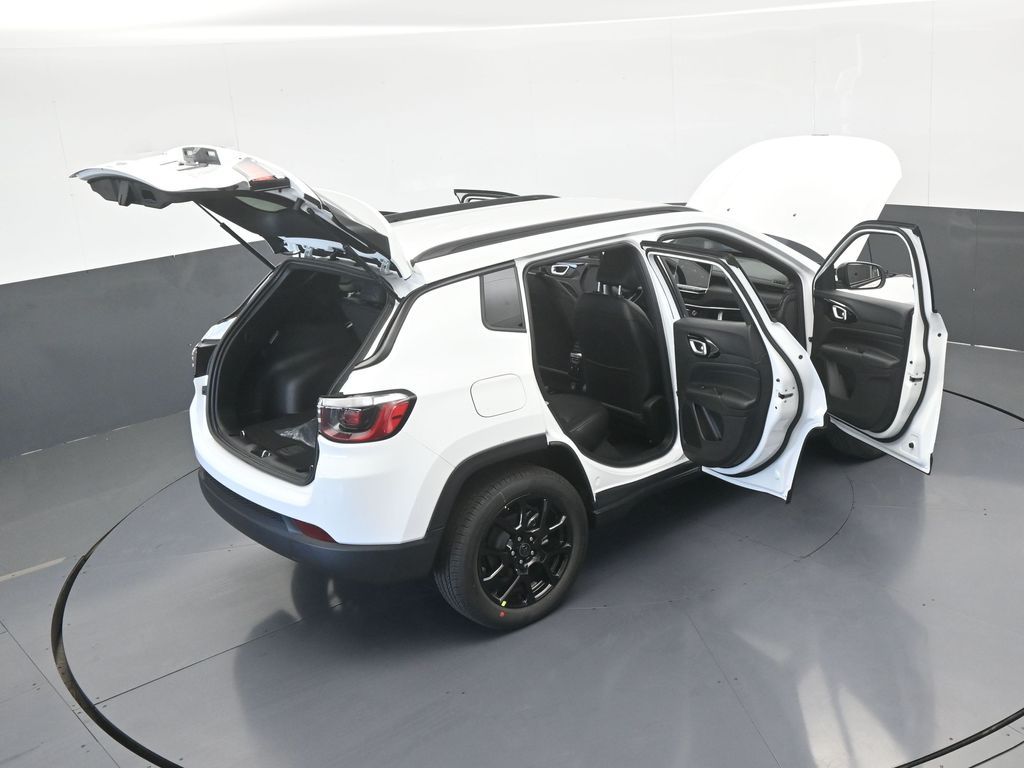 New 2026 bright white clearcoat Jeep Latitude image 61