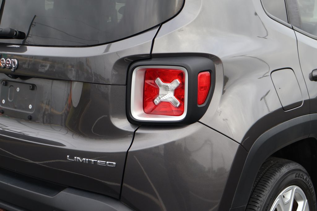 Thumbnail: 2016 Jeep Renegade - 9