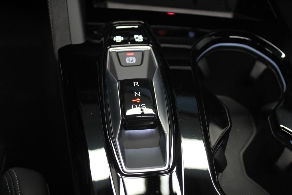 Thumbnail: 2026 Audi SQ5 - 16