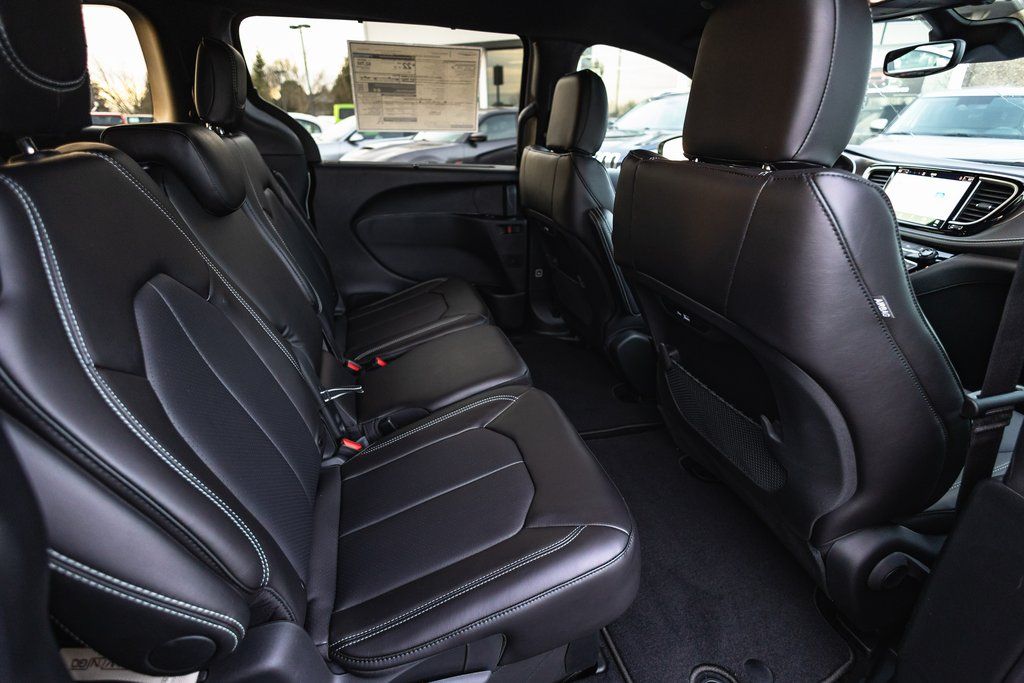 2026 Chrysler Pacifica Select thumbnail 31