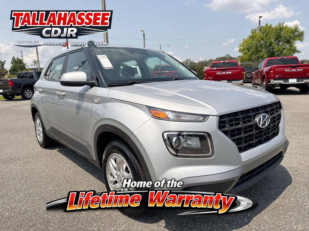 Silver 2021 Hyundai Venue SUV / Crossover Front-Wheel Drive Continuously Variable Transmission