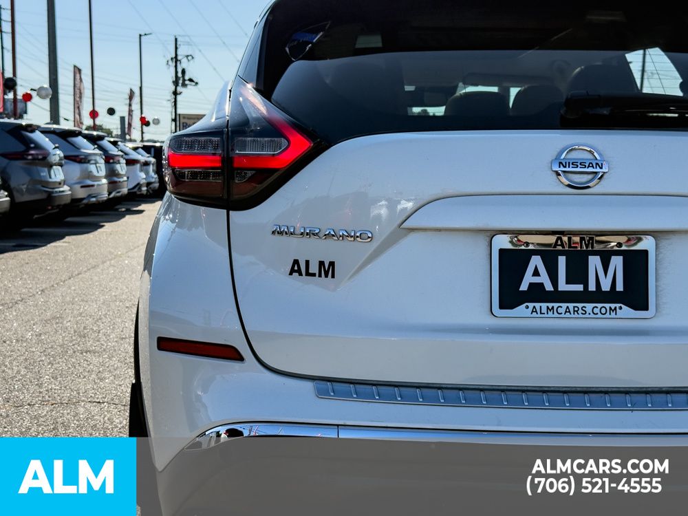 Used 2019 White Nissan Platinum image 6