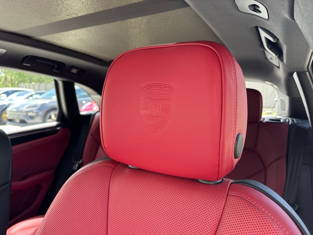 Thumbnail: 2026 Porsche Macan - 23