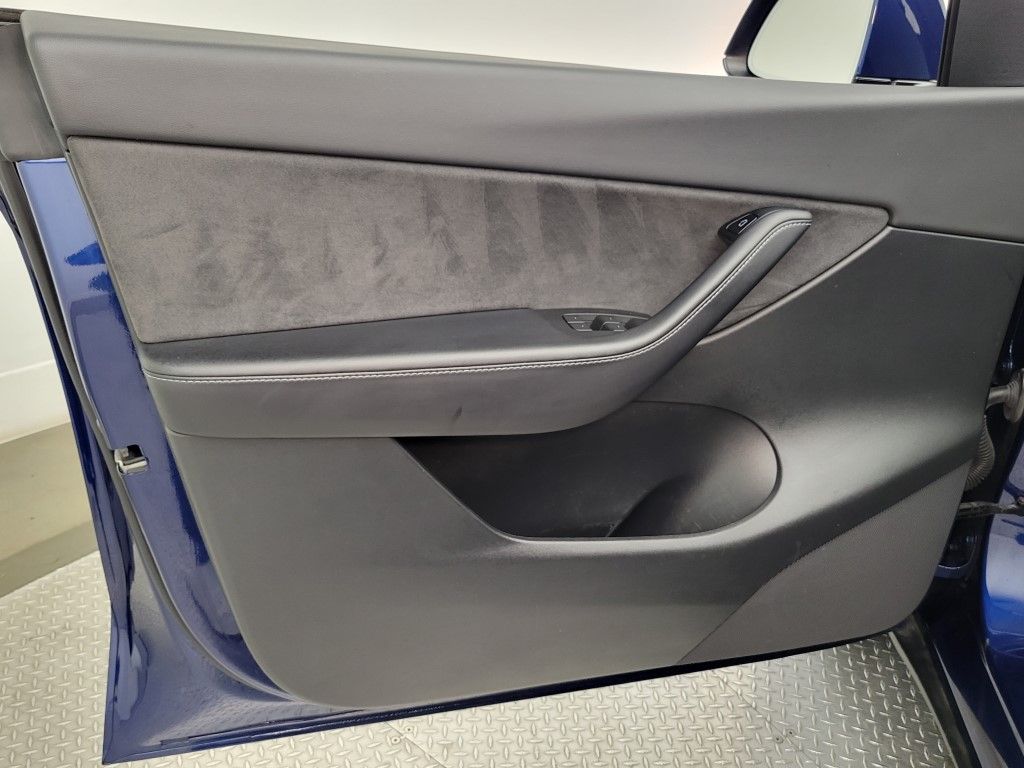 Thumbnail: 2022 Tesla Model Y - 29