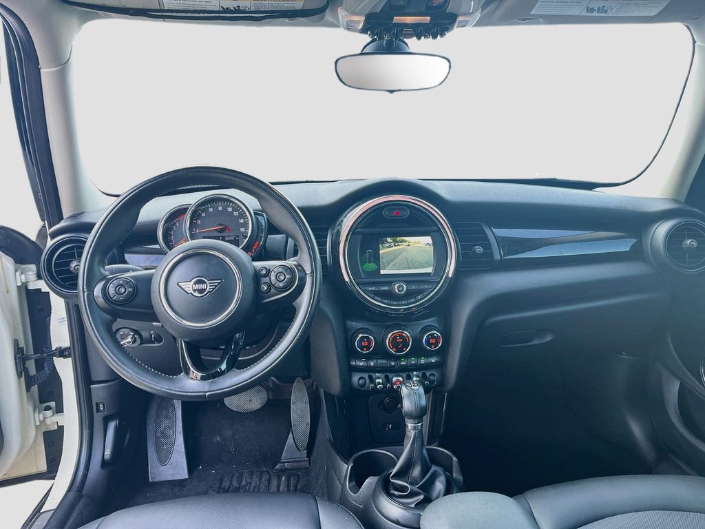 Used 2019 White MINI Classic image 22