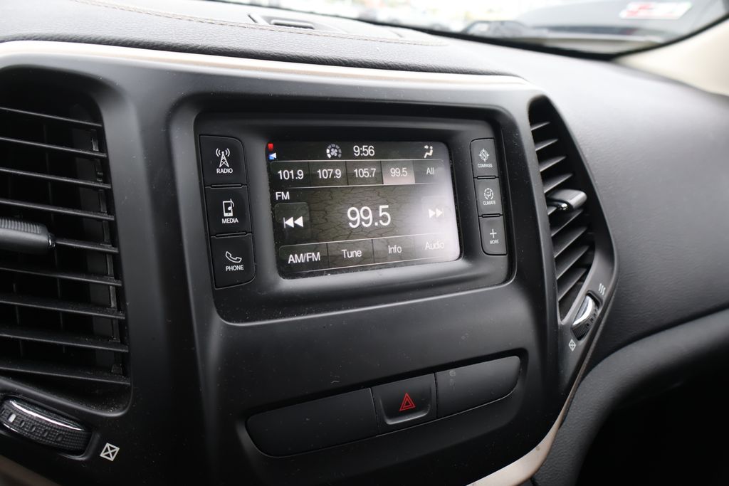 Thumbnail: 2015 Jeep Cherokee - 23