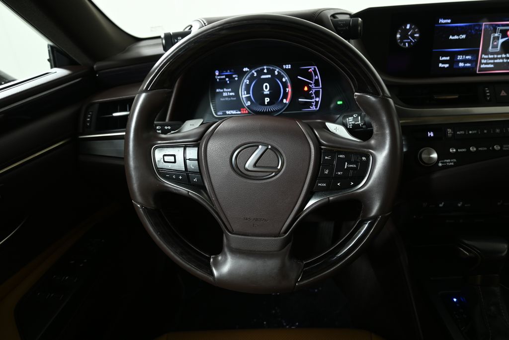 Thumbnail: 2021 Lexus ES - 18