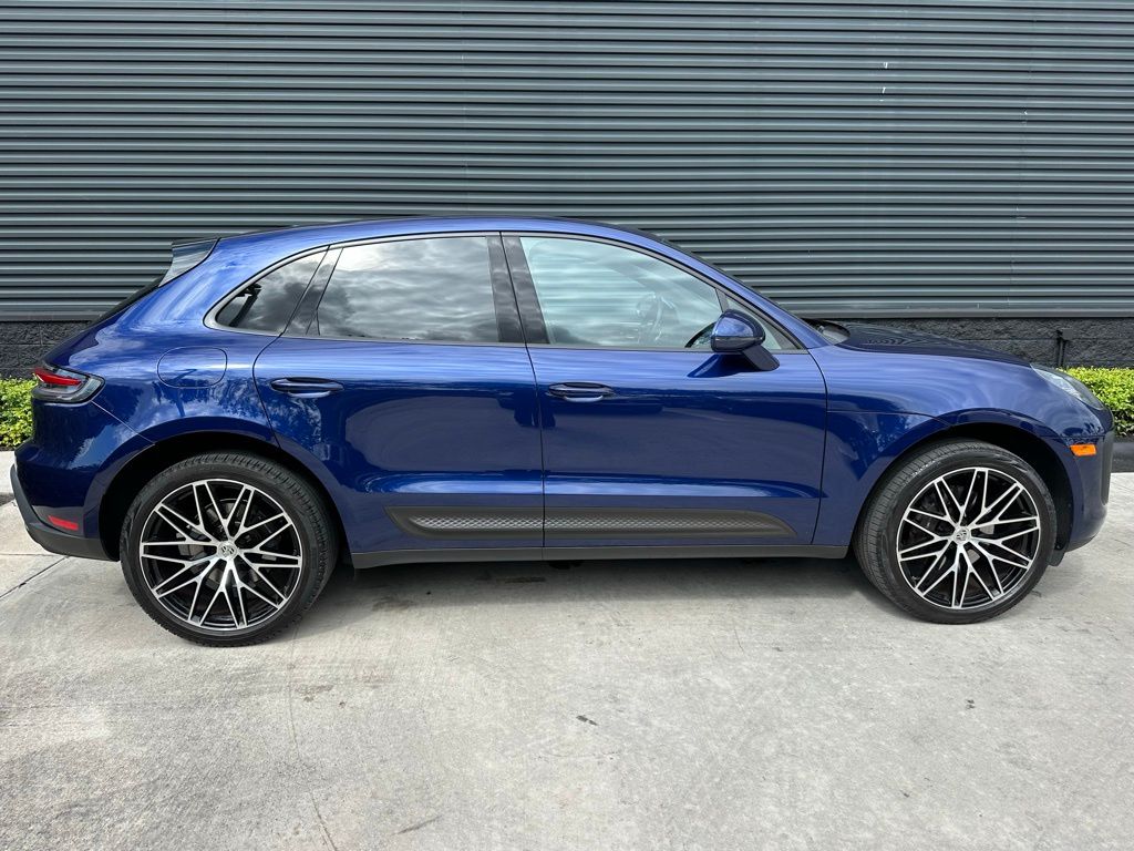 Thumbnail: 2023 Porsche Macan - 10