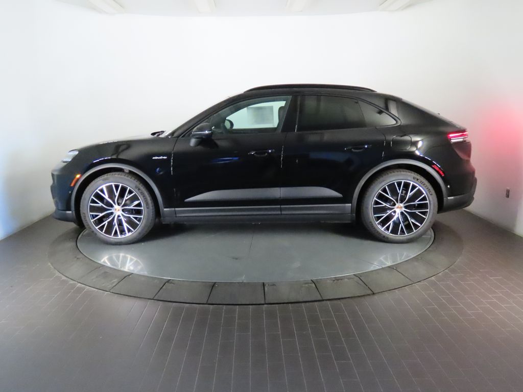 Thumbnail: 2026 Porsche Macan - 2