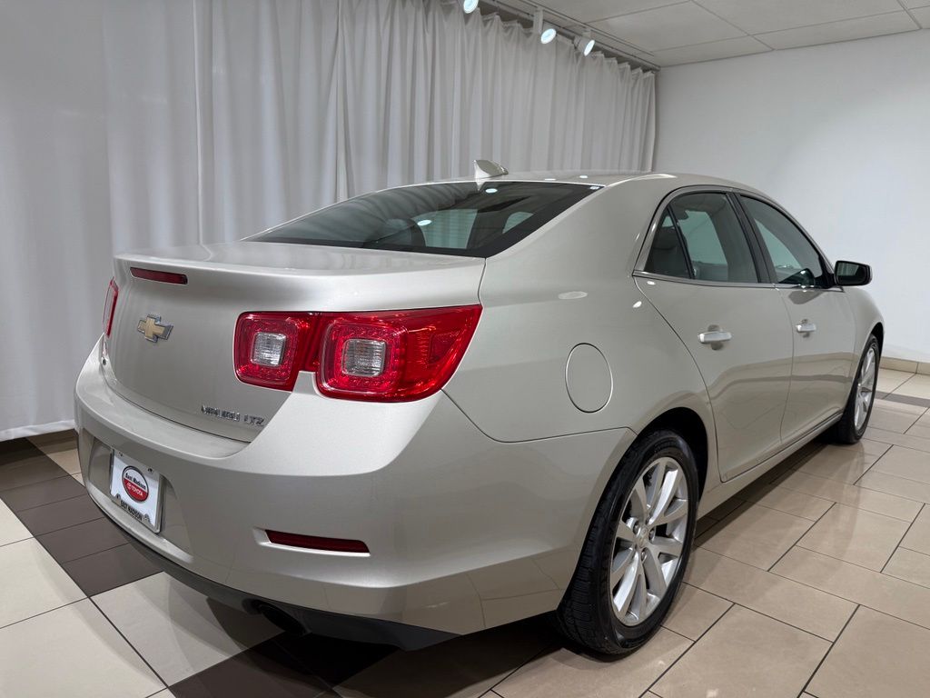 Thumbnail: 2016 Chevrolet Malibu - 5
