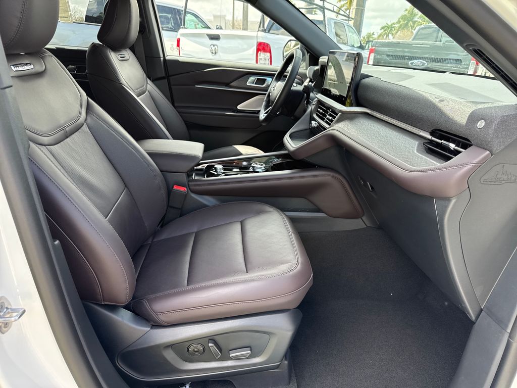 New 2026 White Ford Platinum image 22