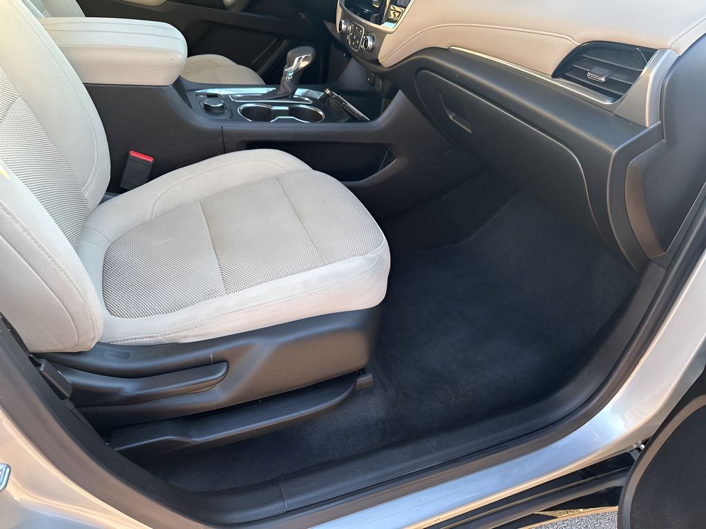 Used Car 2022 Chevrolet Traverse  Ls For Sale Under $25,000 In Austin, Texas