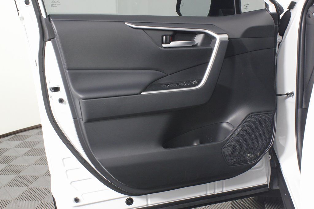 2024 Toyota RAV4 XLE 12