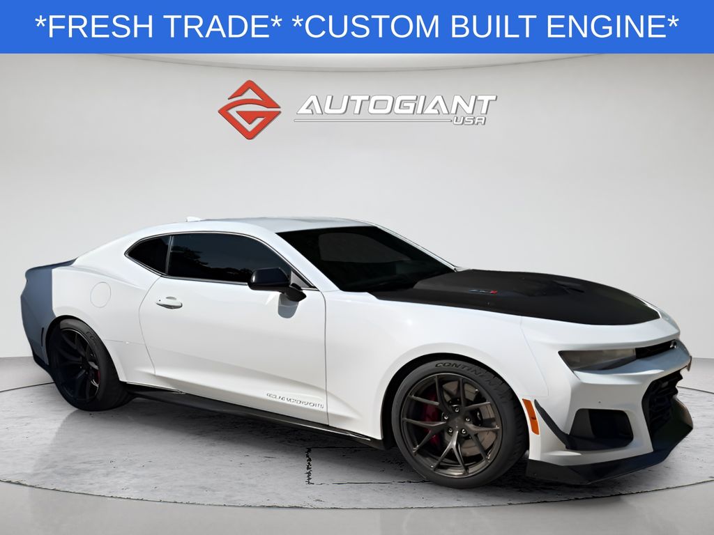 Summit White 2018 Chevrolet Camaro Coupe Rear-Wheel Drive 6-Speed Manual