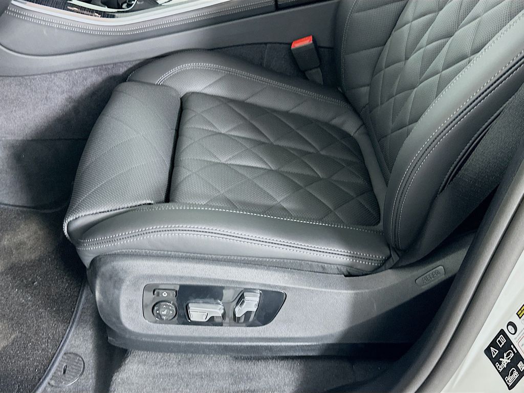 2026 BMW X5 M60i 21
