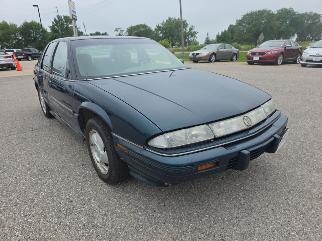  1996 Pontiac Grand Prix 4 Dr SE Sedan   