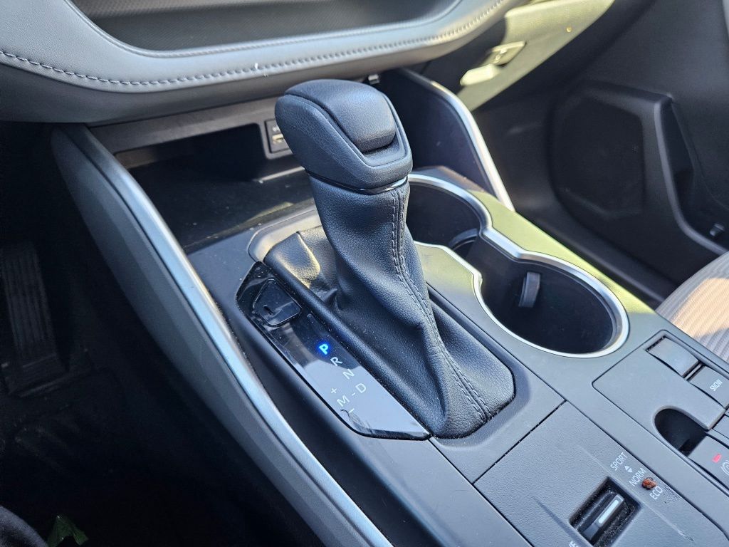 Thumbnail: 2023 Toyota Highlander - 27