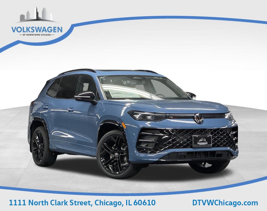 2025 Volkswagen Tiguan SE R-LINE BLACK's photo