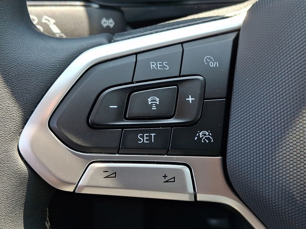 2022 Volkswagen Taos 1.5T SEL White at Subaru and VW of Moon Township