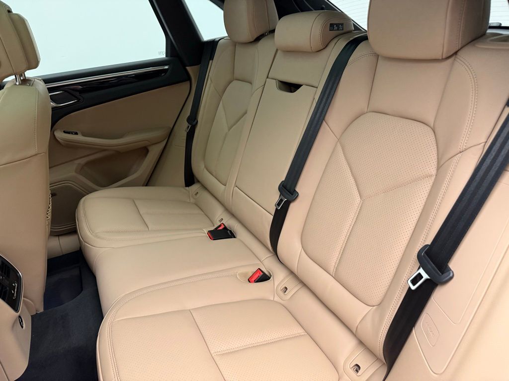 Thumbnail: 2026 Porsche Macan - 24