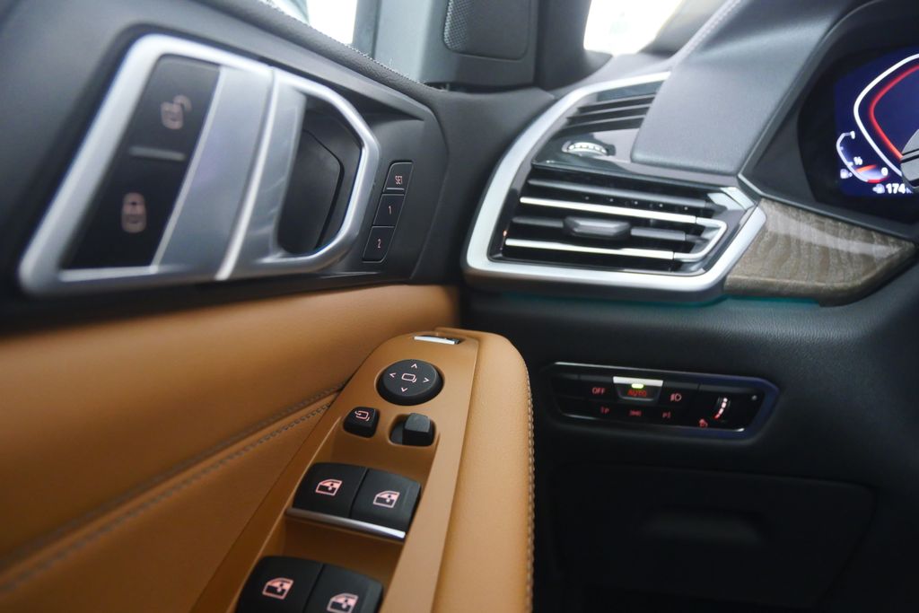 Thumbnail: 2023 BMW X5 - 18