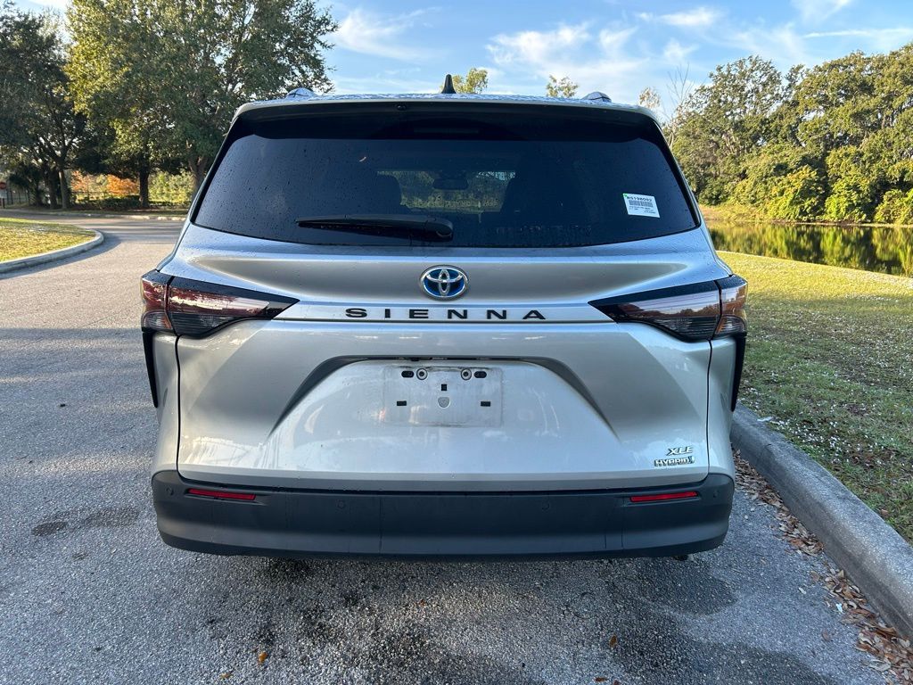 Thumbnail: 2024 Toyota Sienna - 4