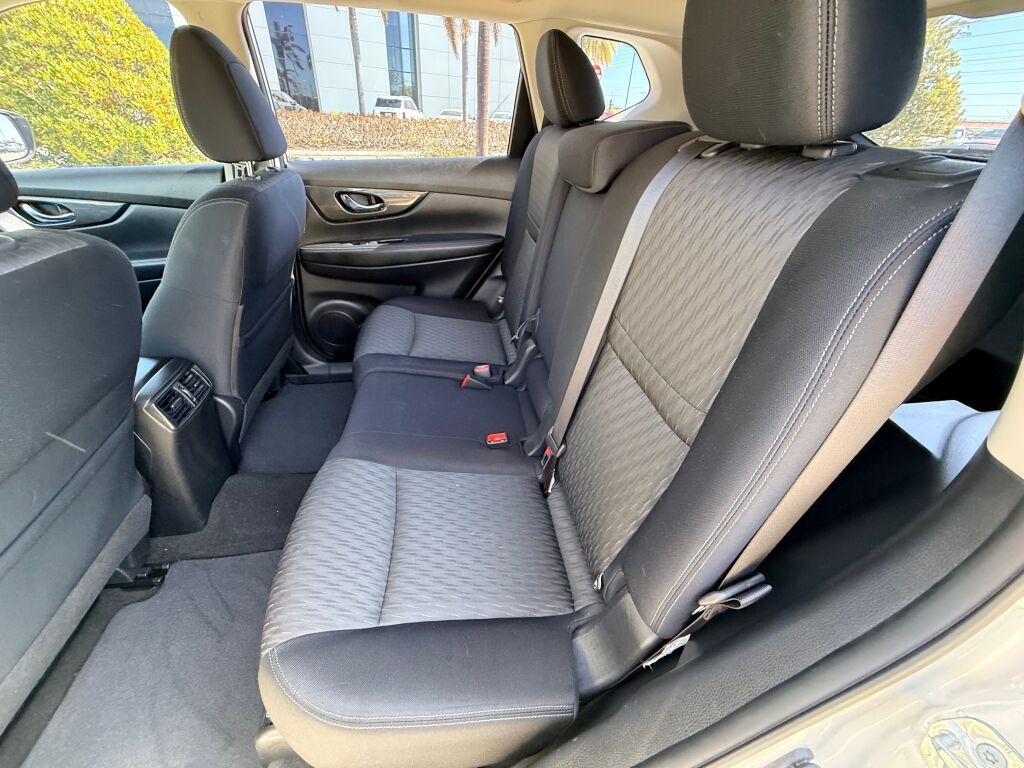 Thumbnail: 2017 Nissan Rogue - 18