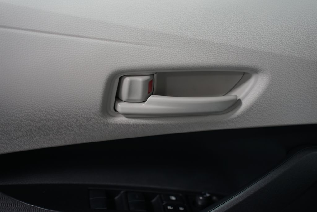 2025 Toyota Corolla LE 29