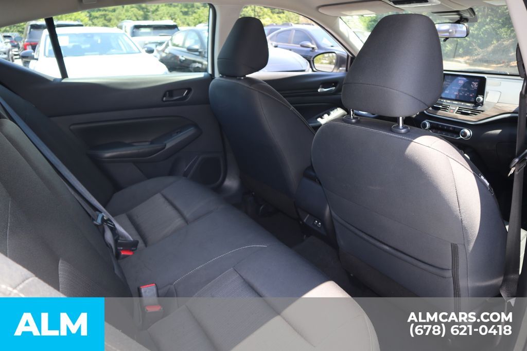 Used 2025 White Nissan 2.5 SV image 22