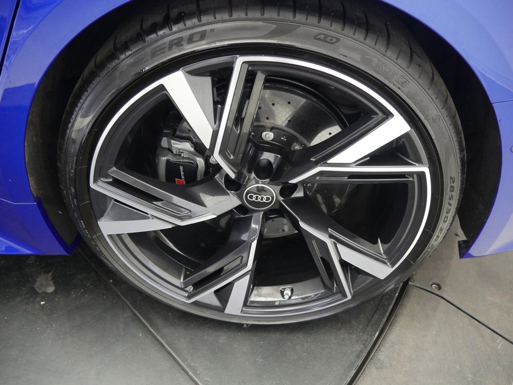 Thumbnail: 2023 Audi RS 6 - 14