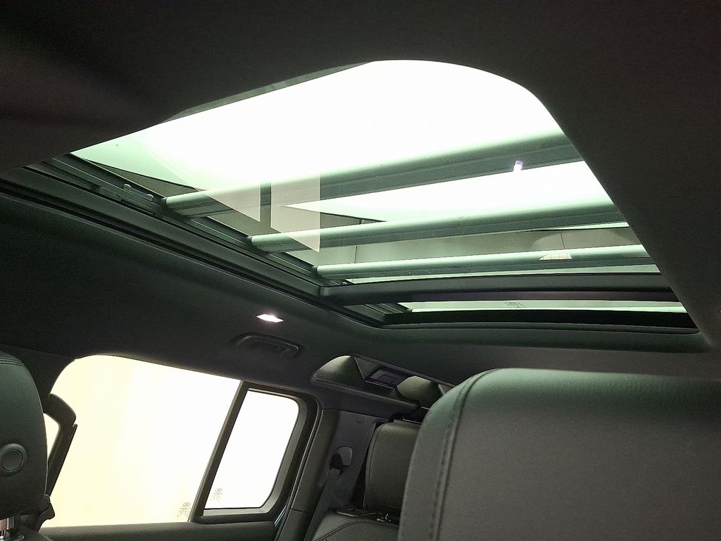 Thumbnail: 2023 Land Rover Defender - 15