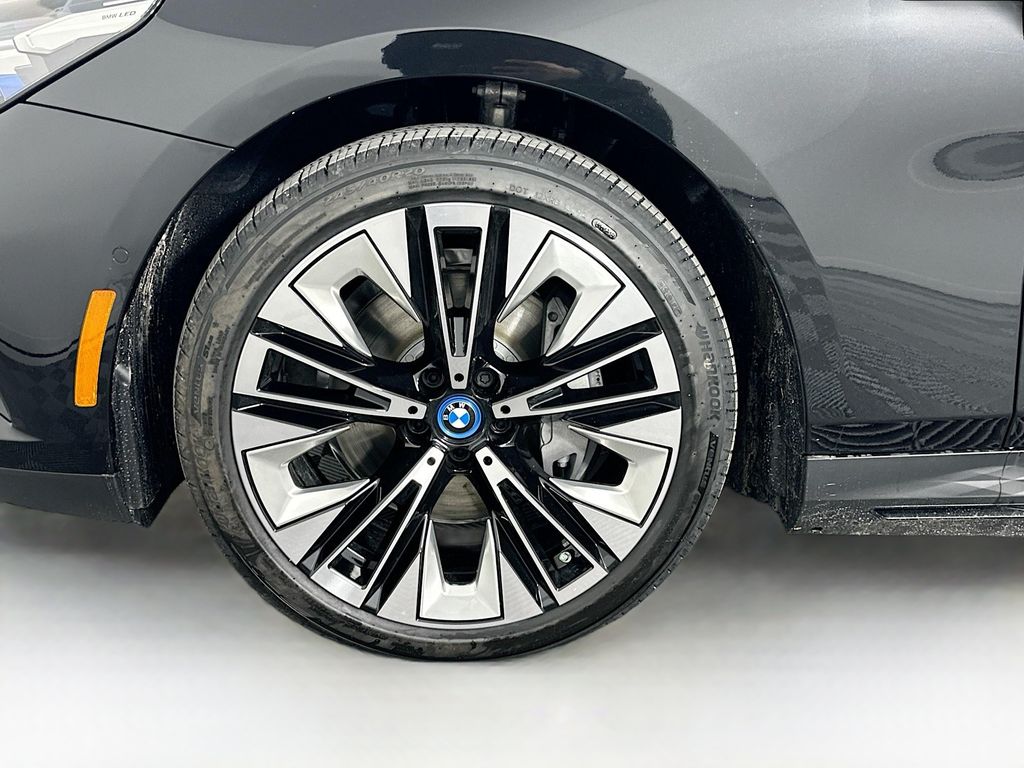Thumbnail: 2024 BMW i5 - 23