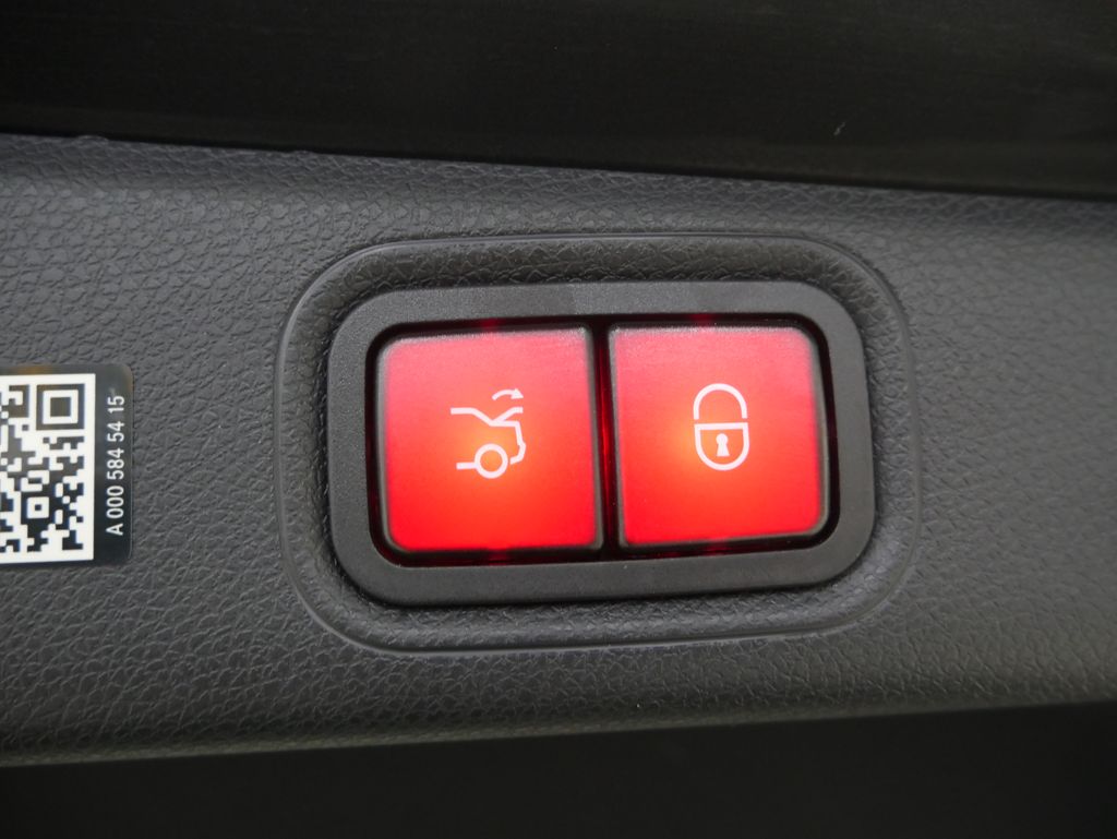 Thumbnail: 2023 Mercedes-Benz E-Class - 26