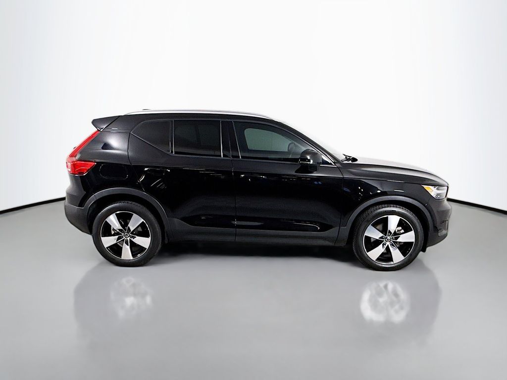 Thumbnail: 2020 Volvo XC40 - 4
