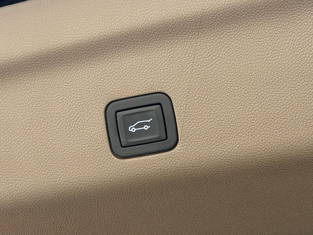Thumbnail: 2024 GMC Yukon - 17