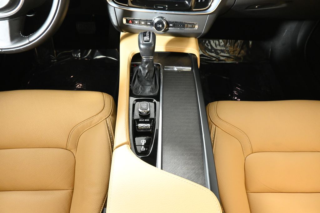 Thumbnail: 2020 Volvo S90 - 23