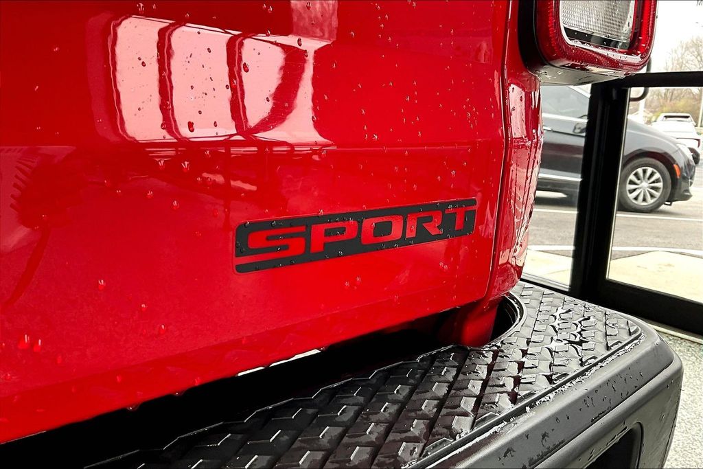 Used 2020 Red Jeep Sport image 9