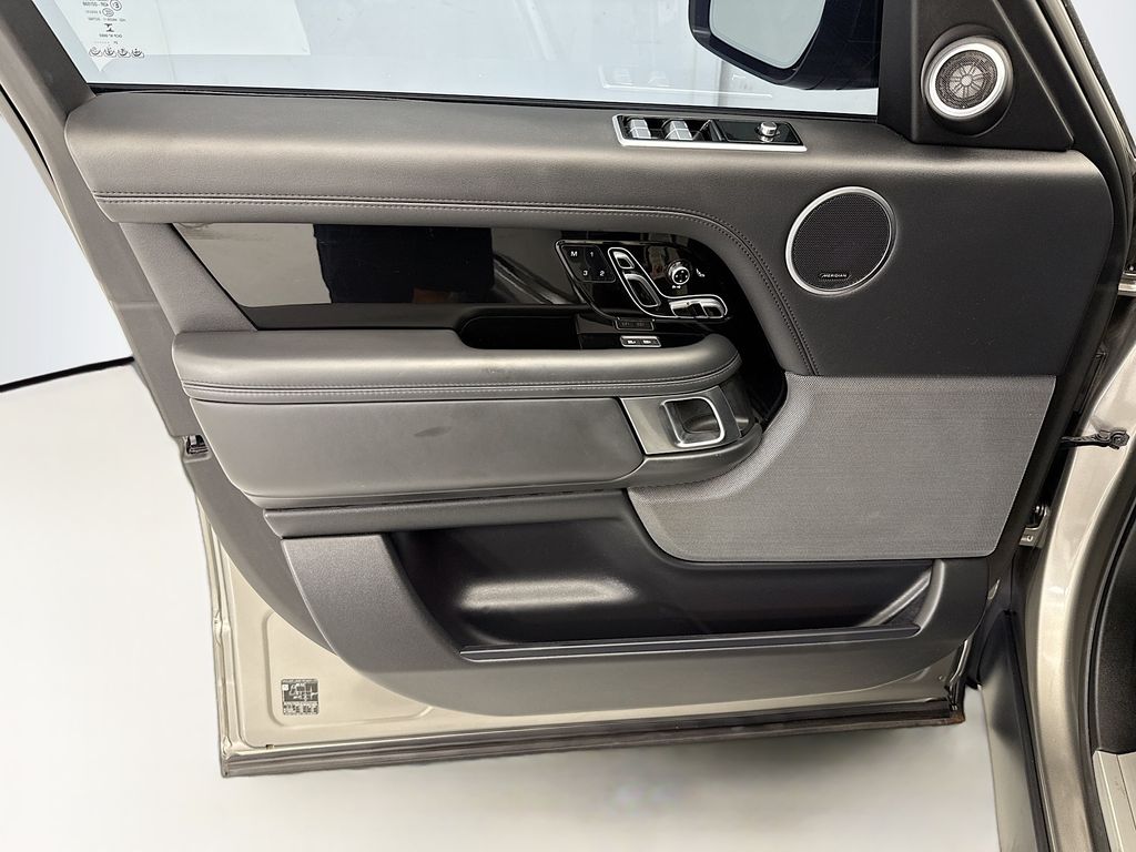 Thumbnail: 2022 Land Rover Range Rover - 23