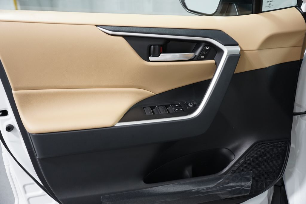 Thumbnail: 2025 Toyota RAV4 - 30