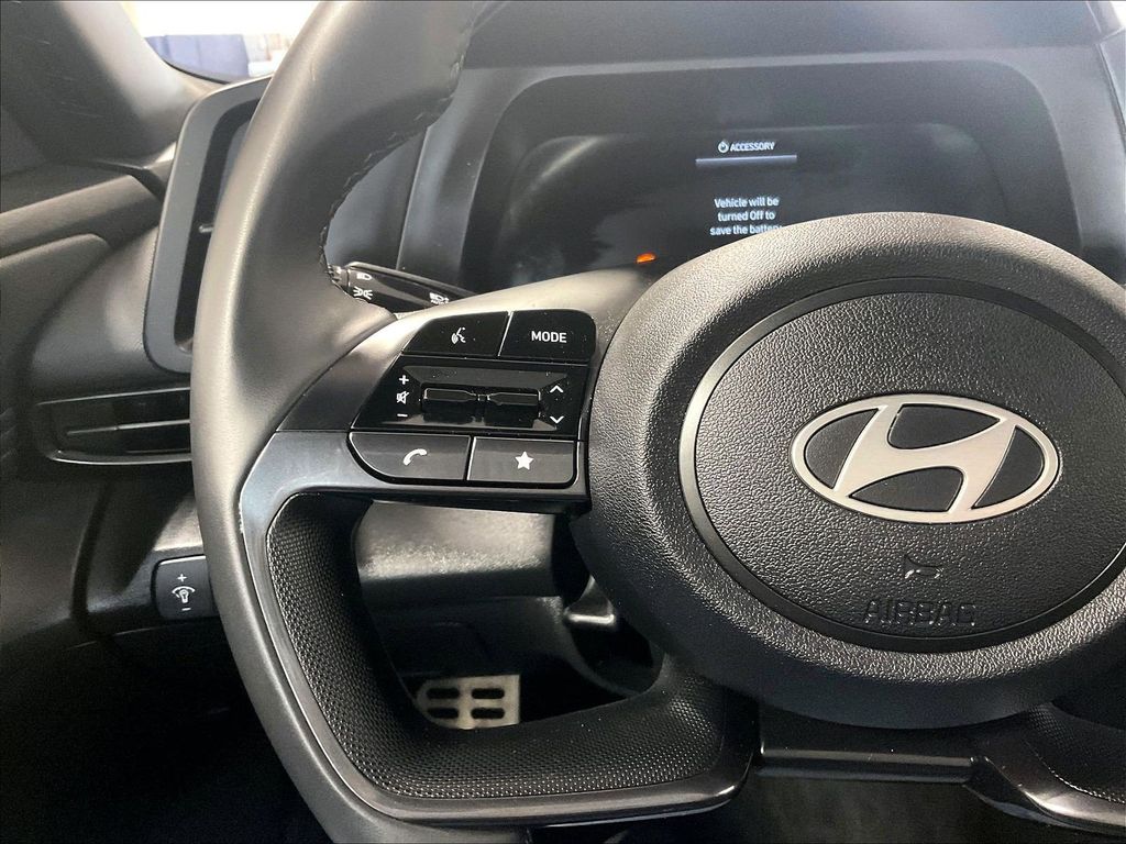 2025 Hyundai Elantra — photo 22